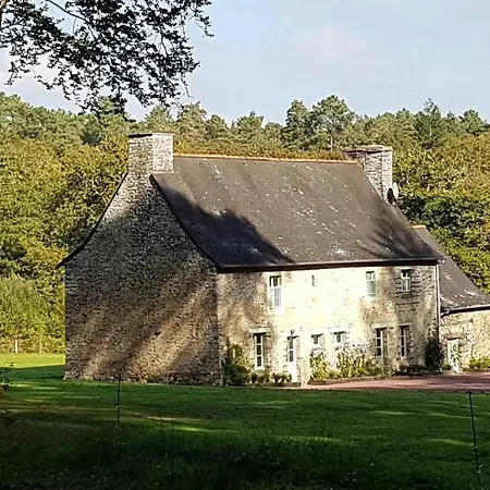 Paimpont: De La Haute Fenderie Paimpont